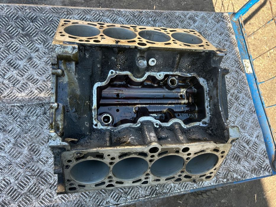 Blok Silnika Stolik Audi A8 S8 D2 Lift A6 S6 C5 4.2 V8