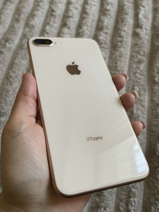 Продам iPhone 8+
