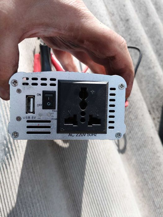 Инвертор напряжени яс 12 на 220 вольт 600 ватт ONS