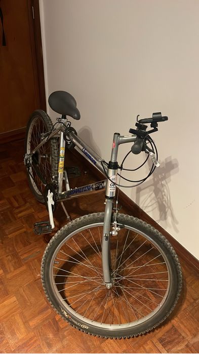 A venda - Bicicleta em bom estado de uso