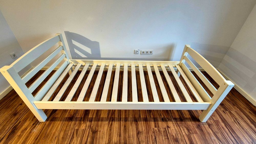 Cama solteiro em madeira maciça branco/creme