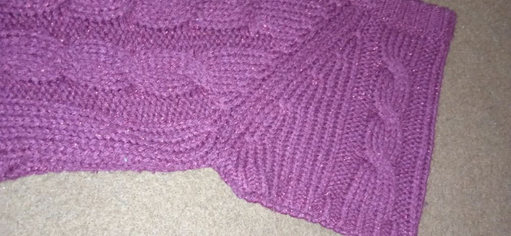 Продам жилетку подовжену для дівчинки.