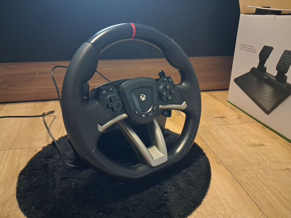 Kierownica HORI Racing wheel + pedały HORI thrusters