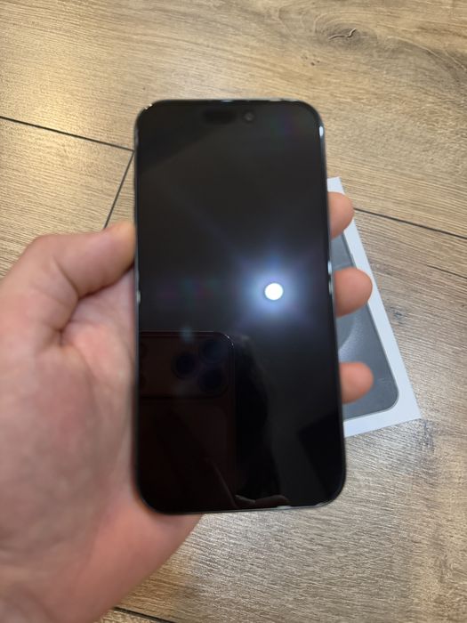 Iphone 15 pro черный и титан