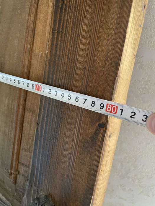 Продам ДЕРЕВЯННУЮ дверь