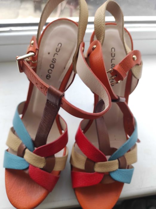 Продам босоножки и туфли фирменные.