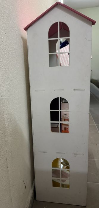 Ляльковий будиночок з меблями