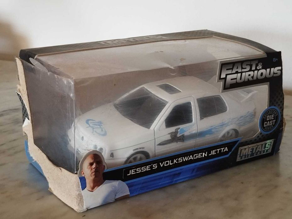 Carros Fast and Furious 1/32 na caixa