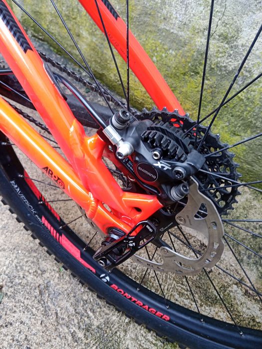 Bicicleta doble suspensão 27,5 semi-nova