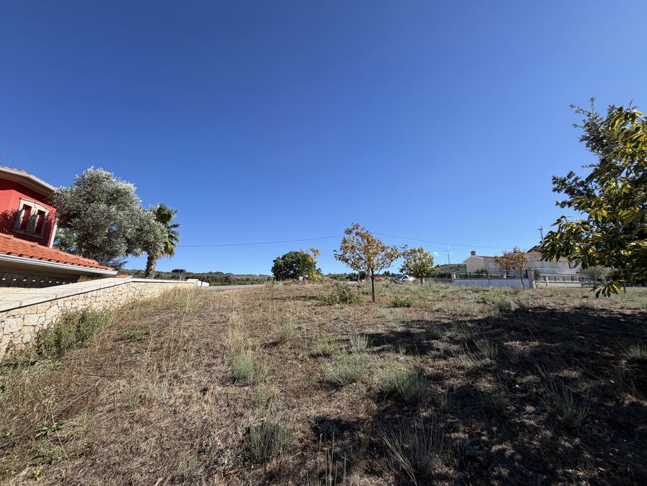 Terreno em solo urbano de 1250m2 com viabilidade construtica em Sever, Moimenta da Beira