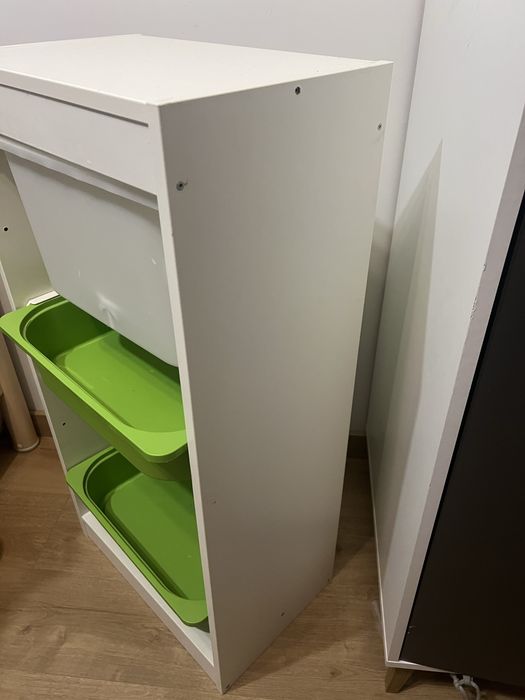 Regał Ikea z pojemnikami