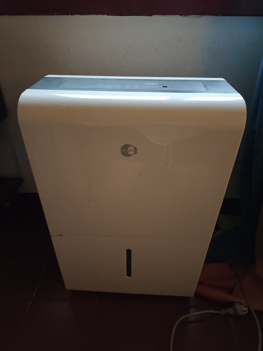 Desumidificador Equation 40L/dia avariado (erro P2) para peças ou reparação