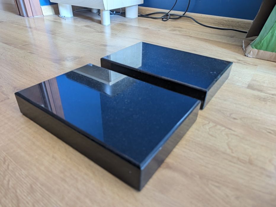 Podstawy pod kolumny głośnikowe czarny granit 30x20x5