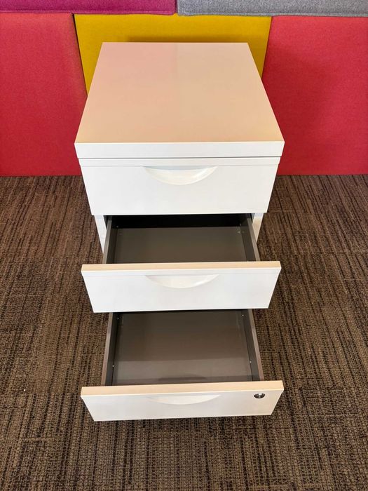 Kontenerek biurowy pod biurko metalowy biały IKEA Erik 3 szuflady