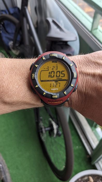 Suunto Altimax, rozbudowany wysokościomierz, barometr, podobny do Core
