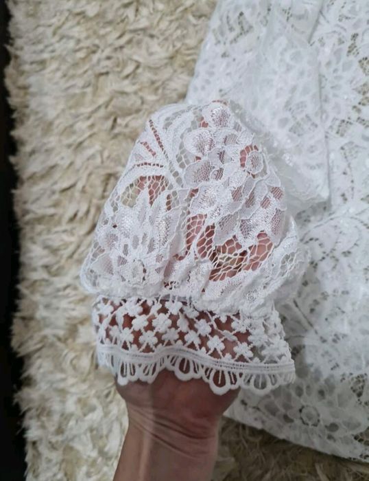 Bluzka biała koronkowa elegancka nowa śliczna ze stójką
