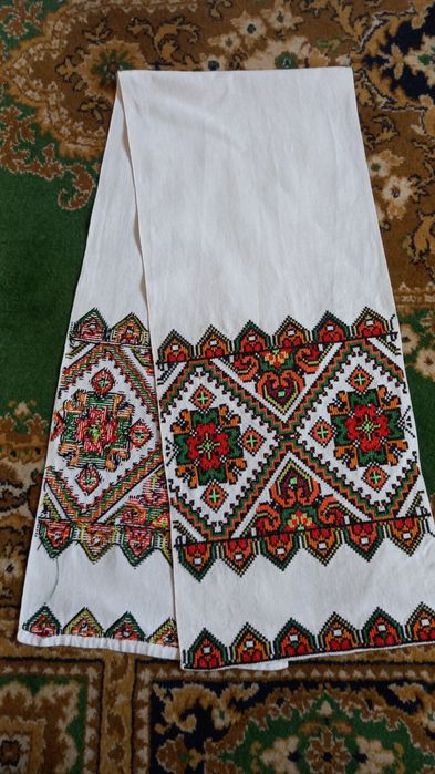Вишитий рушник ручної роботи