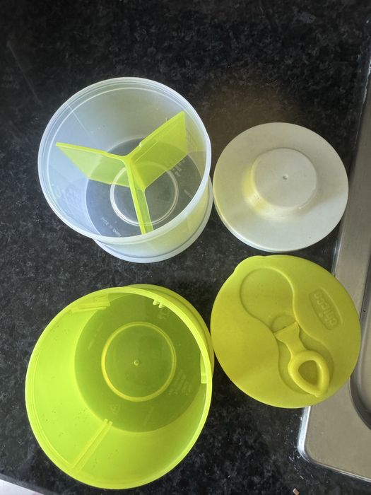 Aquecedor de biberao com oferta de copos doseadores