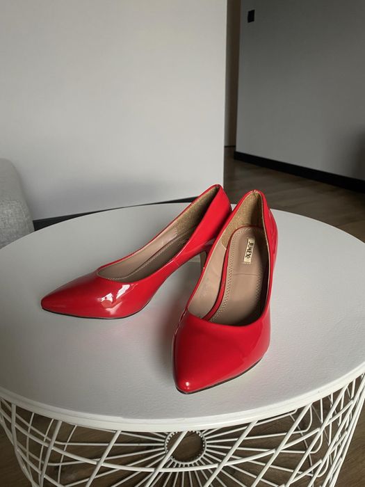 Czerwone lakierowane szpilki roz.38