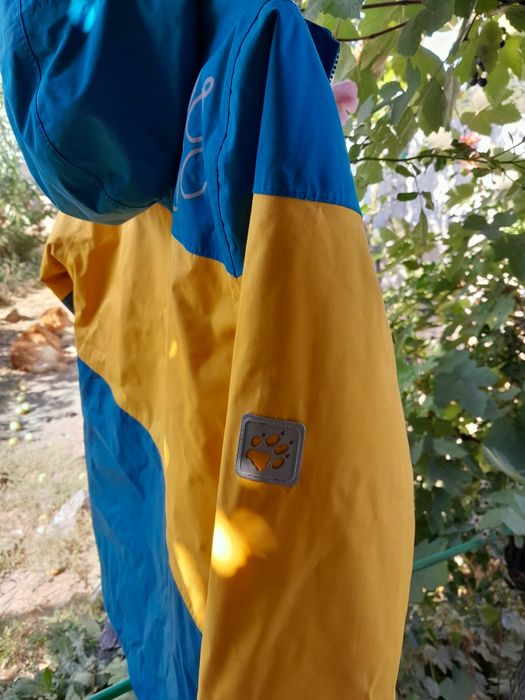 Осіння куртка на хлопця Jack Wolfskin.