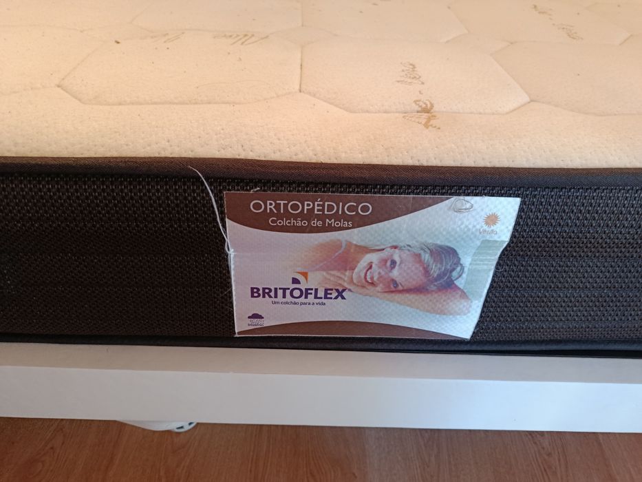 Cama solteiro 1,10*1.90 e colchão