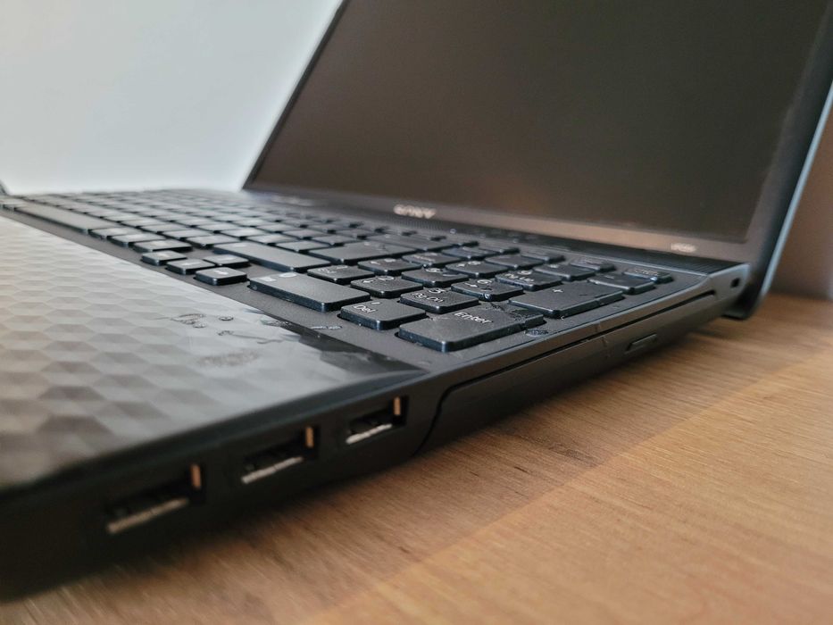 Laptop  SONY  i3 , 4 Gb , 256 SSD