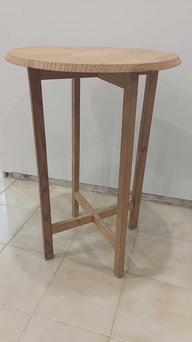 Mesa  redonda de madeira