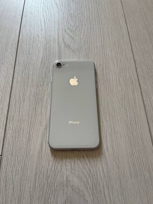 iPhone 8 (64gb) та iPhone 6 (на деталі)