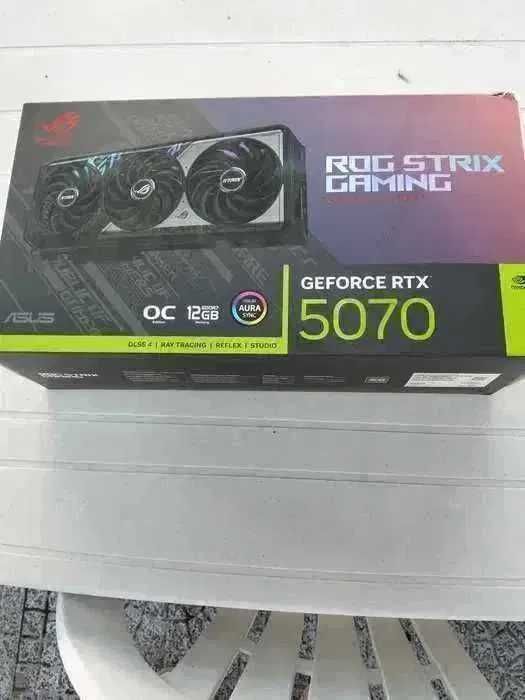 RTX 5070 12GB asus ROG strix OC