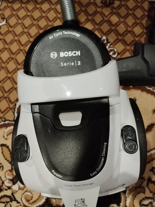 Пилесос BOSCH з контейнером для сміття, 700вт.
