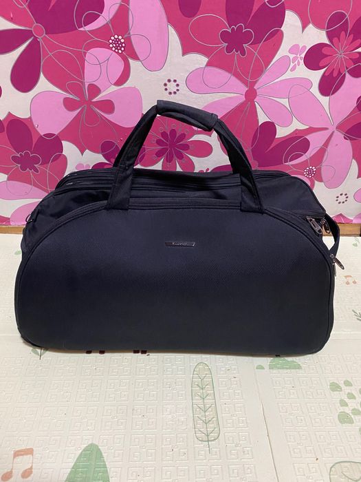 Продам чемодан derby