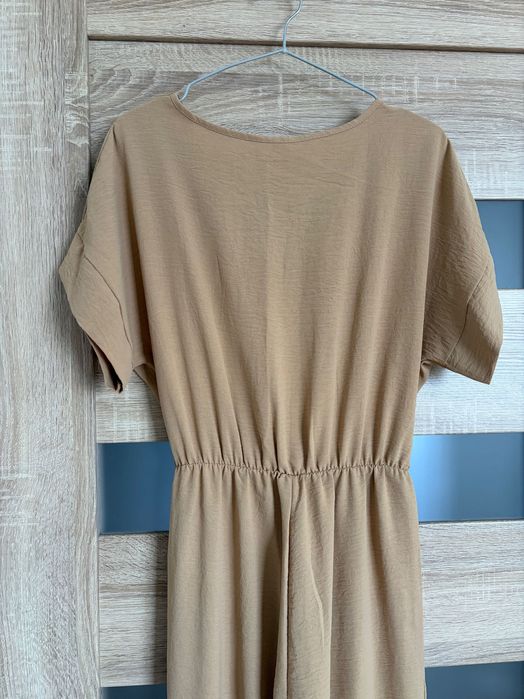 Beżowy kombinezon damski