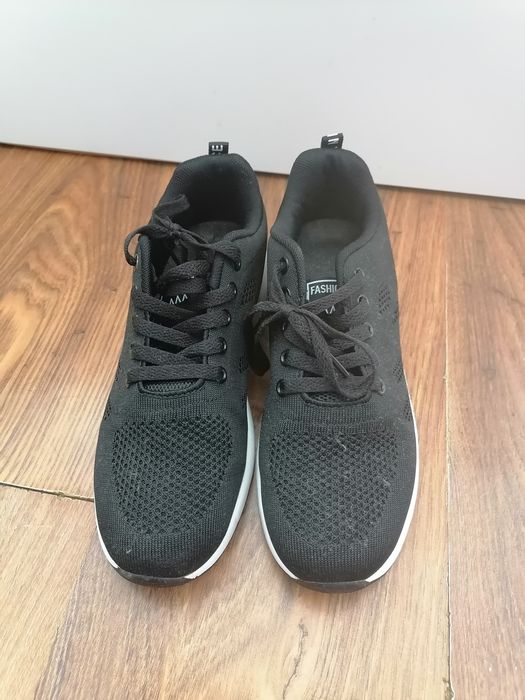 Buty sportowe damskie
