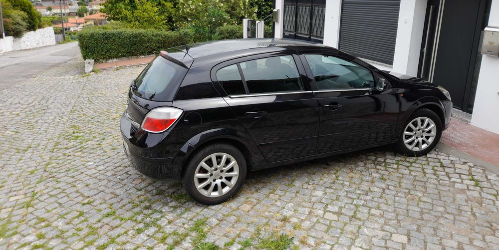 Opel Astra 1.3CDTI Elegance