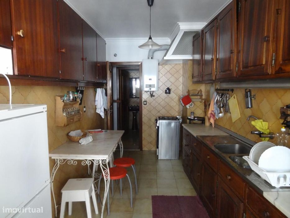 Quarto - localizado em Benfica Lisbon