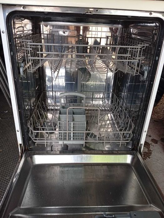 Vende se máquina de lavar louça, em ótimo estado.