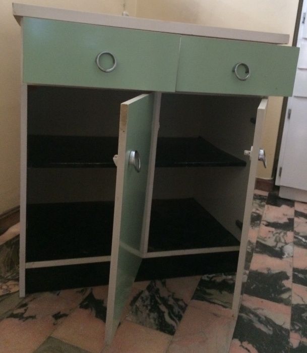 Armario Vintage em Bom Estado