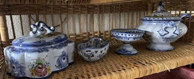 Conjunto de cerâmica artística portuguesa VESTAL – Alcobaça, produzido entre as décadas de 1950–60.