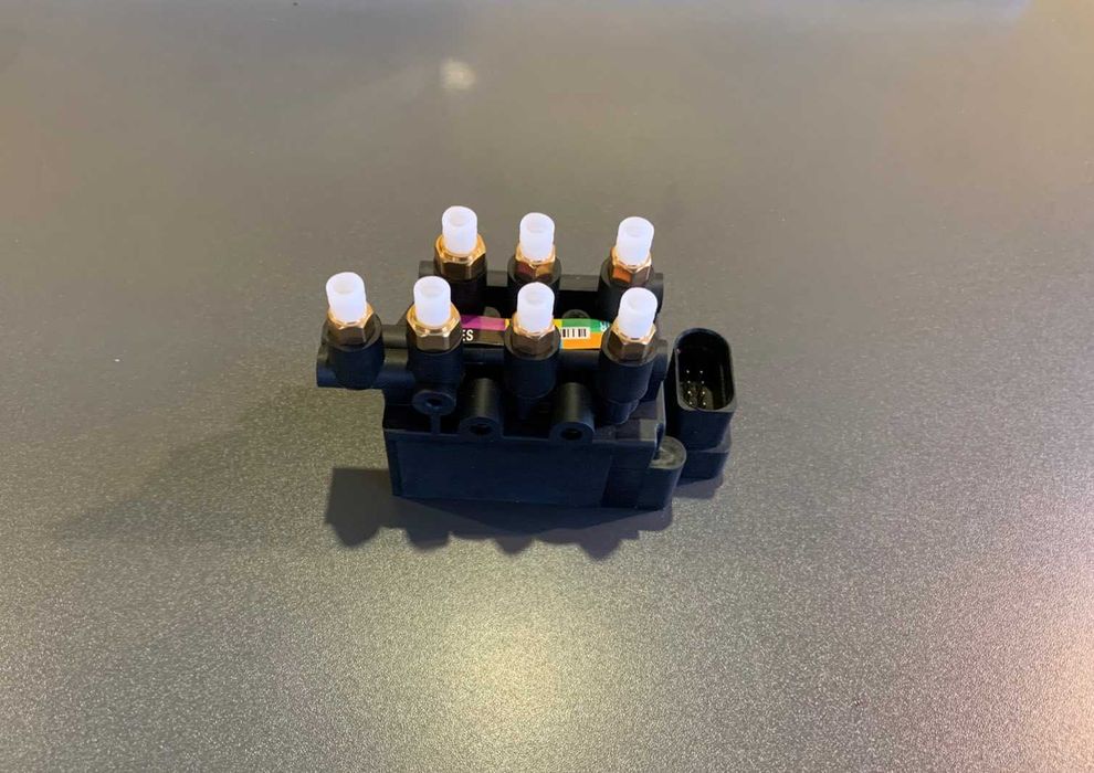 Блок клапанів пневмопідвіски Tesla Model S, X; 1027919-00-B