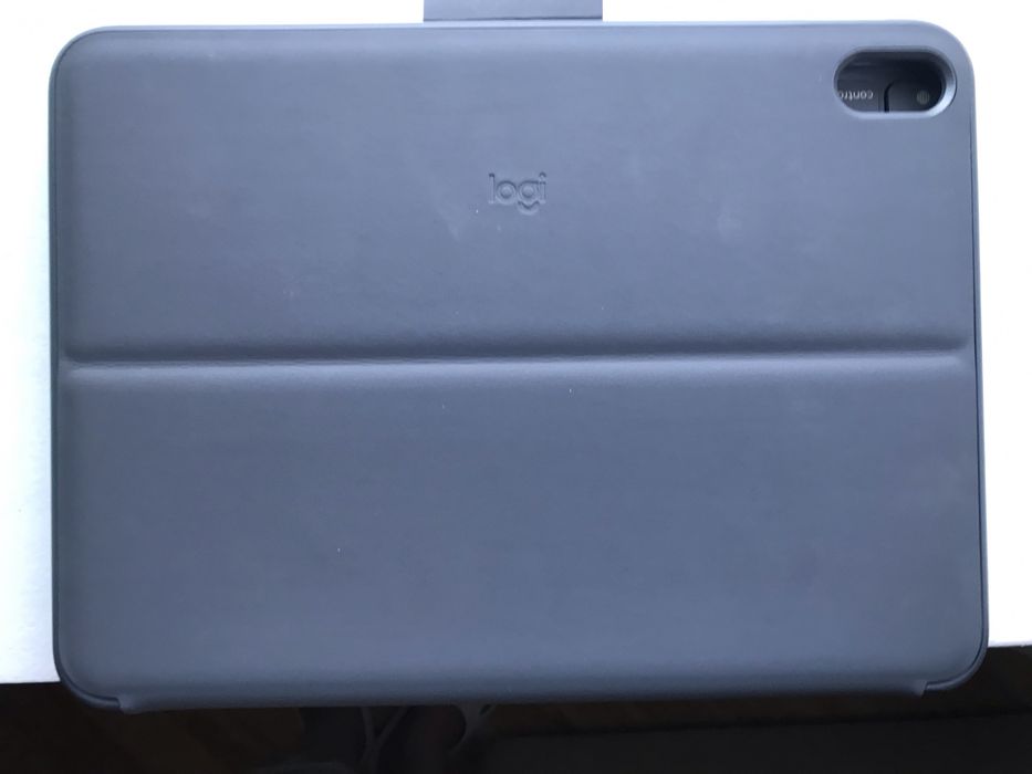 Чохол-клавіатура Logitech Slim Folio для iPad 10th Gen (10.9"). Практично новий!