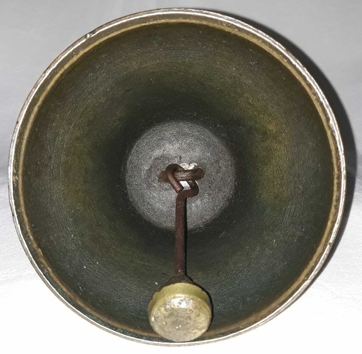 stary dźwięczny mosiężny dzwonek