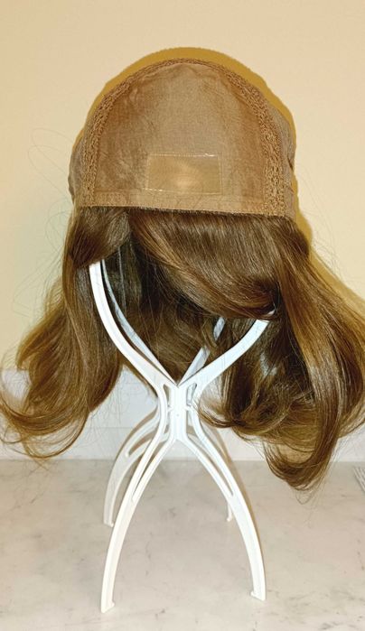 Sprzedam mało używaną perukę z naturalnych włosów ciemny blond.