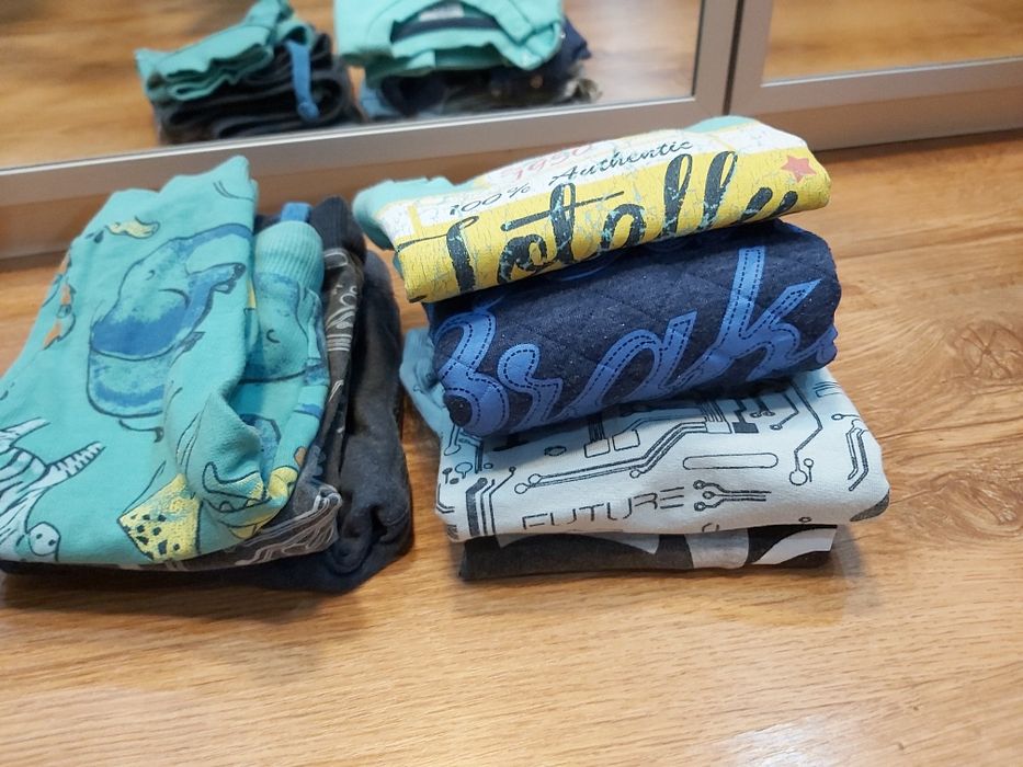 Zestaw ubrań ze zdjęć 4 bluzy i 3 pary spodni 68-72