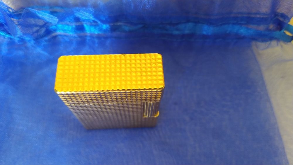 Isqueiro Dupont placado a ouro