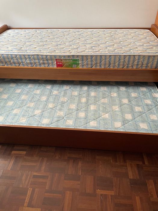 Cama dupla com gavetão em pinho
