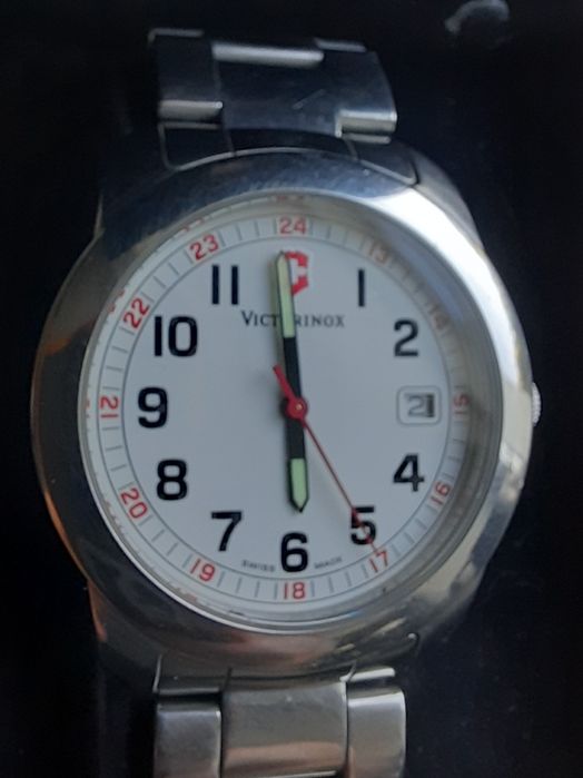 Часы швейцарские Victorinox