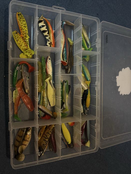 Sprzedam przynęty wędkarskie z pudełkiem