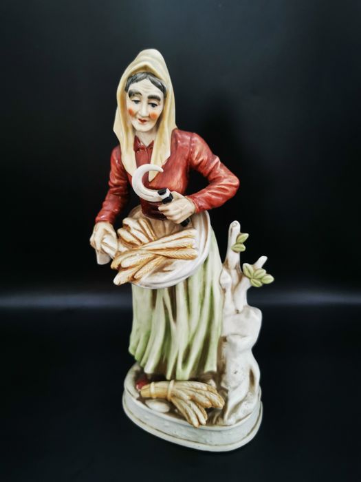 Piękna Figurka kobiety NR2