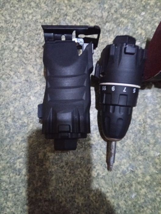 Całość Wyprzedaż garażowa wkrętarki Bosch Grundig sprzęt grający