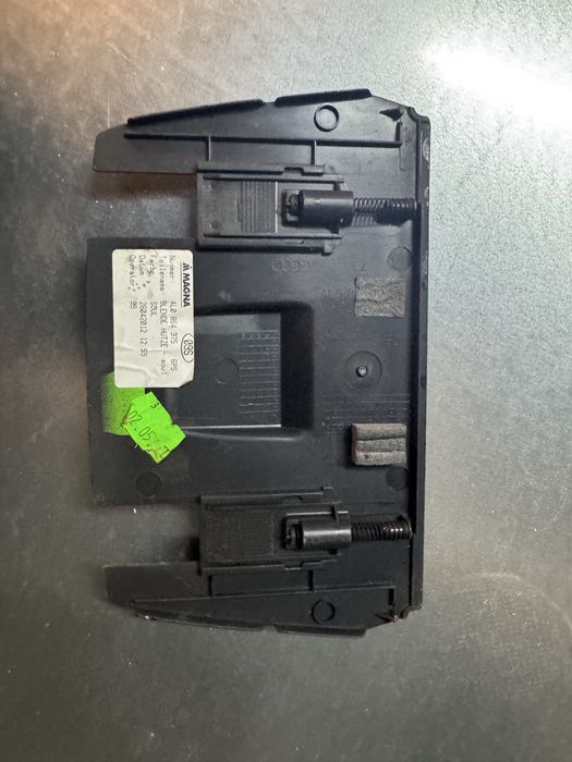 Накладка центральної консолі Audi Q7 4L0 864 375